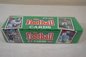 lot 69 image: 1991 Topps Football Card Complete Set