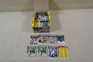 lot 216 image: 1986 Topps Basebal Cards