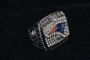 lot 3 image: Replica Tom Brady Super Bowl Champion Ring - 2001 Season