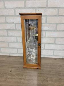 lot 1452 image: Jack Daniels Gold Medal Old No.7 Whiskey Bottle in Wood  Glass Case - 17 x 6 x 6