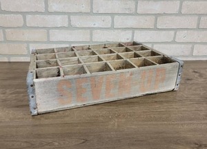 lot 1457 image: Vintage Wood SEVEN-UP Soda Crate - 18.5 x 12 x 4