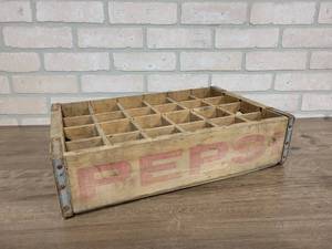 lot 1458 image: Vintage Wood PEPSI-COLA Soda Crate - 18.5 x 12 x 4