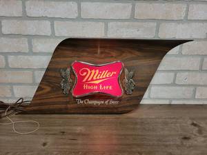 lot 1439 image: Miller High Life Lighted Beer Sign - 24 x 12 - WORKS