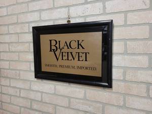 lot 1484 image: Black Velvet Whiskey Mirror - 19.5 x 13.5