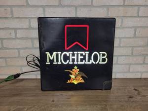 lot 1502 image: Michelob Lighted Beer Sign - 18 x 18 x 5 - WORKS