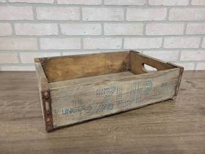 lot 1506 image: Vintage Wood 7-UP the Uncola Soda Crate - 17.75 x 12 x 5