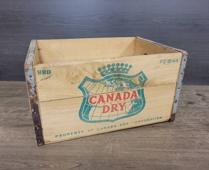 lot 1580 image: Canada Dry Wood Crate - 16 x 11 x 9