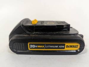 lot 704 image: DeWalt 20v 1.5AH Battery - Tested
