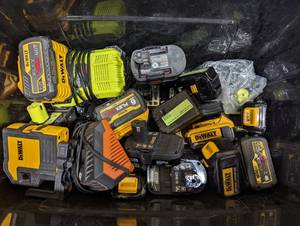 lot 743 image: Bad Tool Battery Lot - DamagedNot Working