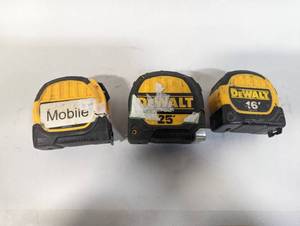 lot 752 image: Set of 3 DeWalt Measuring Tapes