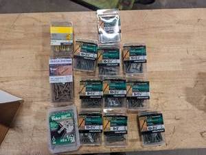 lot 769 image: Lot of Screws
