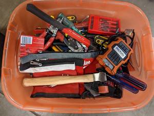 lot 771 image: Tote of hand tools