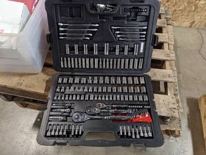 lot 774 image: Stanley 201 Piece Socket Set (MISSING A COUPLE PIECES)