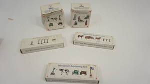 Liberty FallsAmericana Collection Miniature Hand Painted Village Pieces