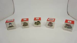 Liberty FallsAmericana Collection Miniature Hand Painted Village Pieces