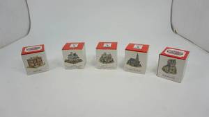 Liberty FallsAmericana Collection Miniature Hand Painted Village Pieces