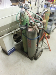 lot 306 image: OXY ACETYLENE TORCH SET ON CART