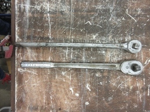 lot 341 image: LARGE RATCHET HANDLES
