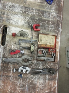 lot 344 image: PLUMBING AND PIPE FITTING TOOLS