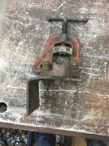 lot 345 image: RIGID PIPE VISE