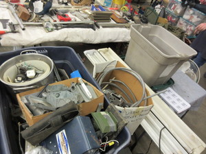 lot 355 image: MISC. ELECTRICAL STUFF INCLUDING EXTENSION CORDS