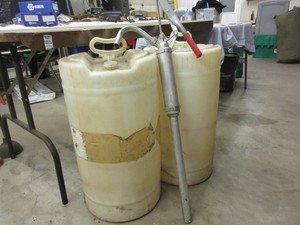 lot 376 image: 15 GALLON CONTAINERS AND A BARREL PUMP