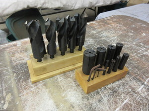 lot 389 image: END MILLS AND EXPANDING ARBORS