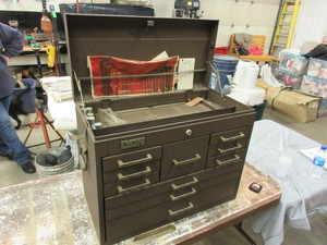 lot 390 image: LYON STEEL TOOL CHEST WITH CONTENTS