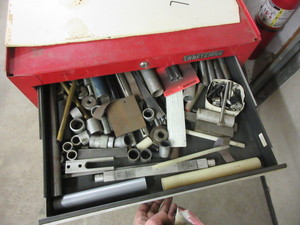 lot 391 image: CRAFTSMAN ROLLING TOOL CHEST WITH CONTENTS