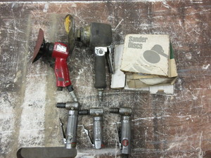 lot 399 image: AIR SANDERS AND SANDING DISCS