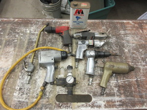 lot 398 image: PNEUMATIC TOOLS AND OIL