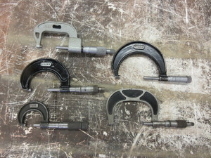 lot 413 image: 5 MICROMETERS