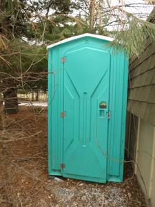lot 2 image: Port-a-john good condition just needs a pressure washing (the tank is empty)