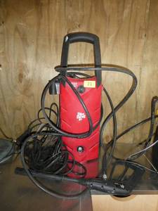 lot 21 image: Dirt devil pressure washer