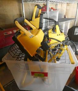 lot 30 image: 5 portable halogen lights