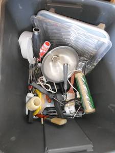 lot 32 image: Tote full of painting supplies