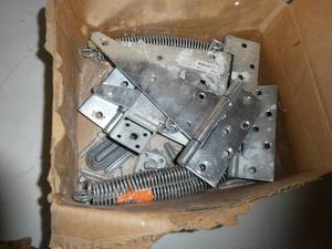 lot 43 image: Box of hinges