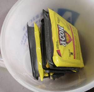 lot 46 image: Bucket of 8 to 10 d-con packs