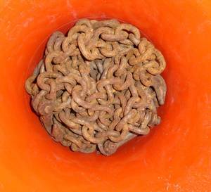 lot 47 image: Bucket with a chain