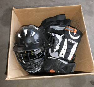 lot 50 image: Box of hockey gear