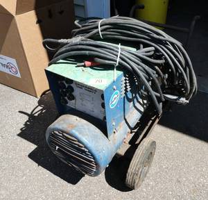lot 70 image: Miller welder with 2 long and heavy leads