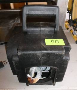 lot 90 image: Chicago electric 12v winch