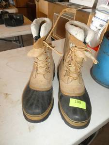 lot 108 image: Nice pair of Sorels Mens size 13