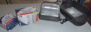 lot 129 image: Tote of flood lights