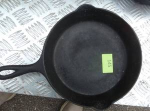 lot 145 image: Piquaware cast iron frying pan