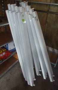 lot 152 image: Group of Nine 4ft florescent light fixtures