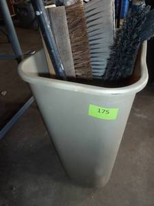 lot 175 image: Waste basket full of broom heads