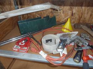 lot 183 image: Shelf full of tools
