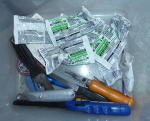 lot 200 image: tote of misc supplies