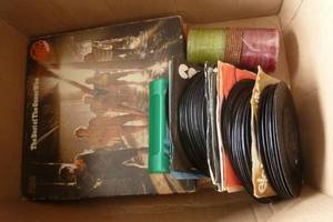 lot 208 image: Box of about twenty 33rpm and about fifty 45rpm Records